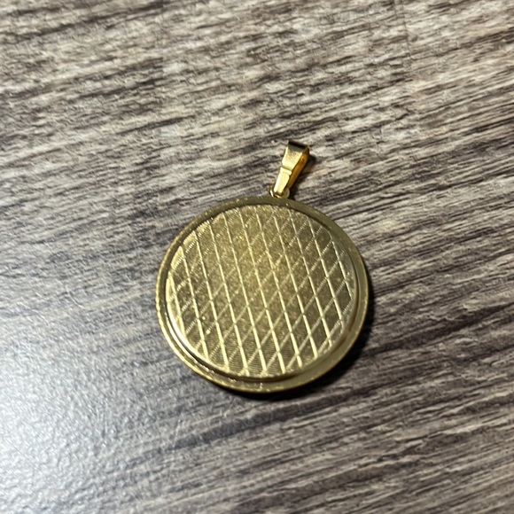 Pendant with bird - Picture 4 of 5